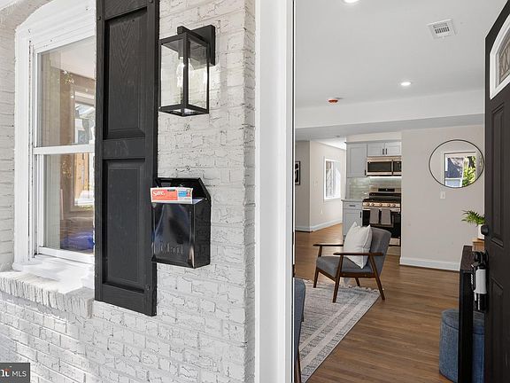 5th image of 1014 Crawford Dr
