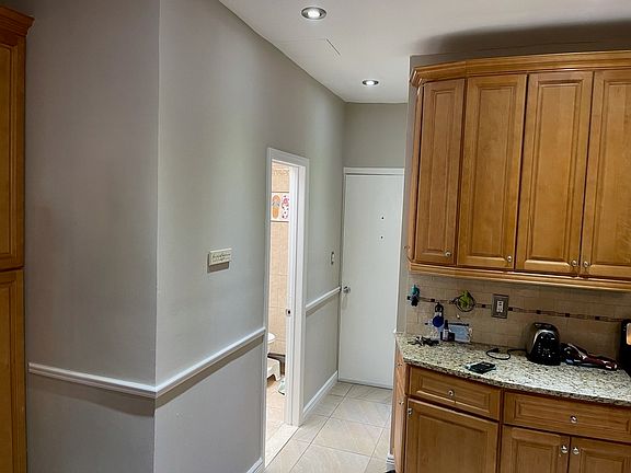 4th image of 23-88 29th St #2R