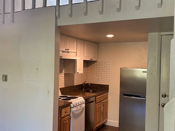 2nd image of 1945 Canyon Blvd #6W