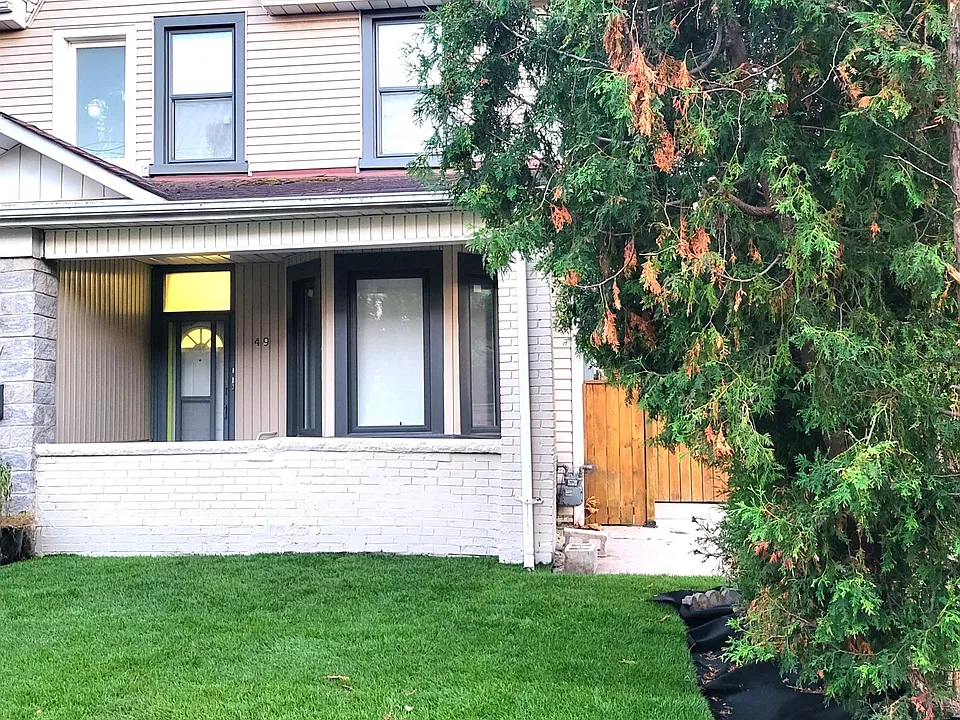 49 Vine Ave #2