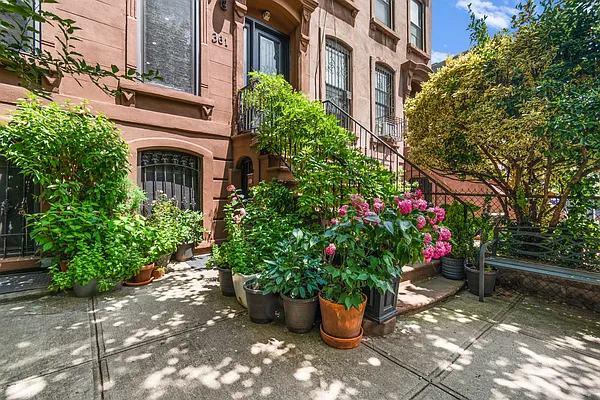 Sold by Hauseit LLC | media 12