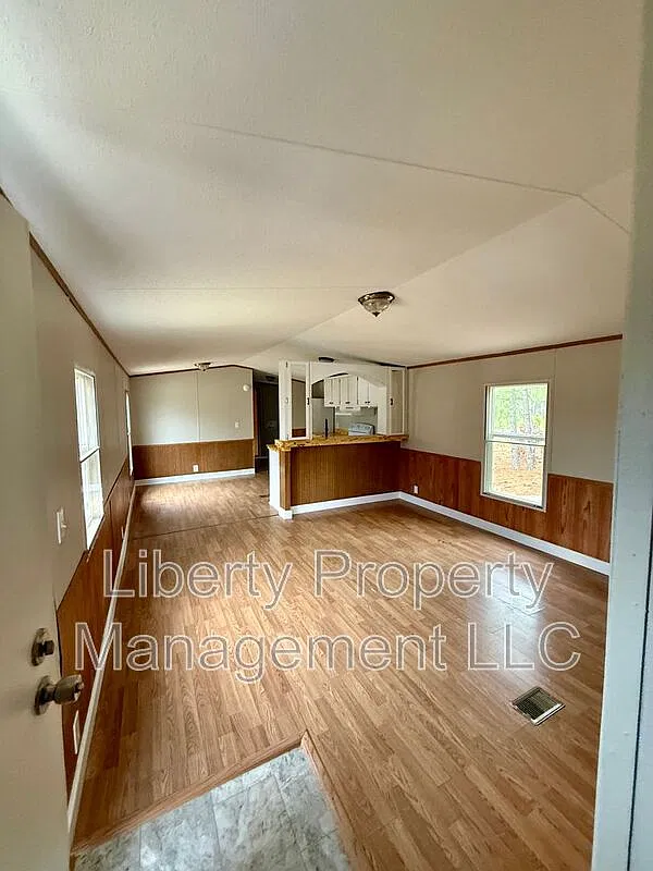 3 bed, 2.0 bath, $950 — Photo 3