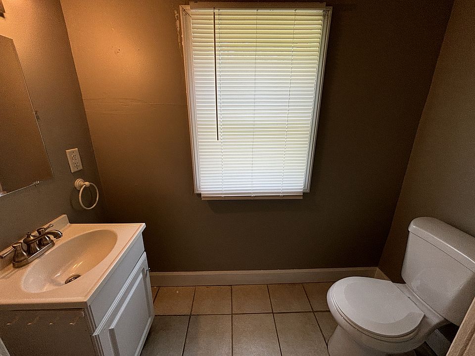Downstairs 1/2 bath