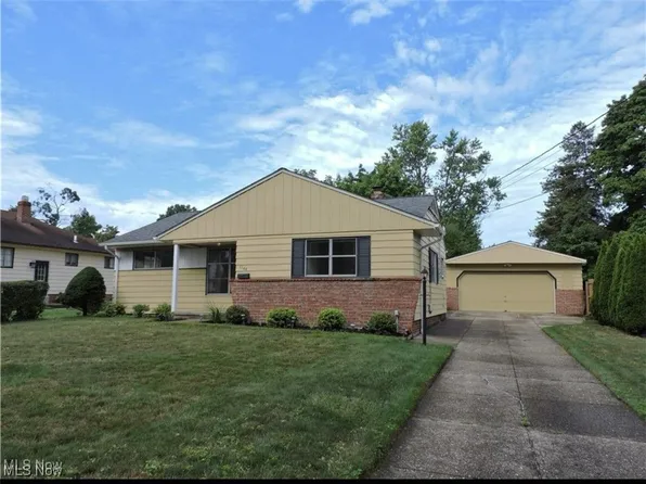 5144 Lucydale Ave, North Olmsted, OH 44070