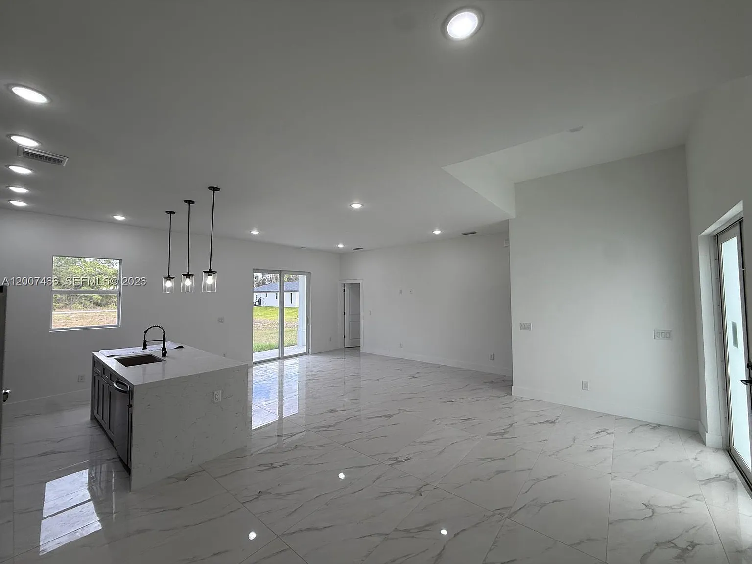 4 bed, 2.0 bath, $2,000 — Photo 4