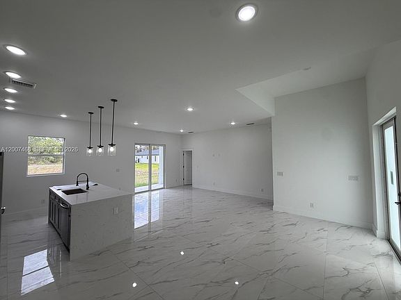 4th image of 1089 Eisenhower Blvd