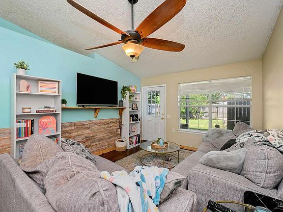 3rd image of 303 Loveland Cir