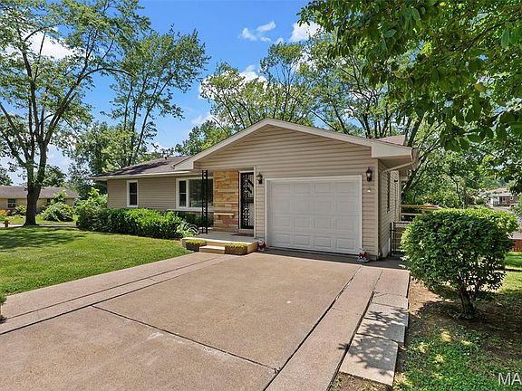2nd image of 1301 Carolyn Dr
