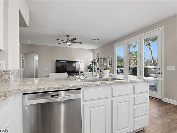 5th image of 10240 Glen Ora Ave