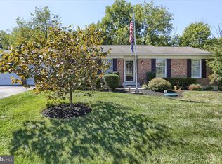 12 Meadowood Dr, Hummelstown, PA 17036