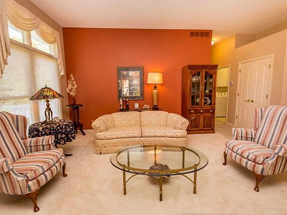 4th image of 275 Willow Creek Ct
