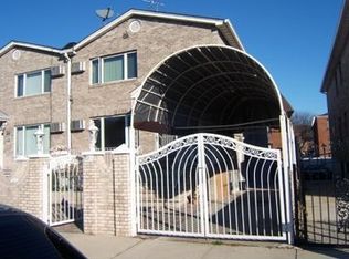15625 76th St, Howard Beach, NY 11414