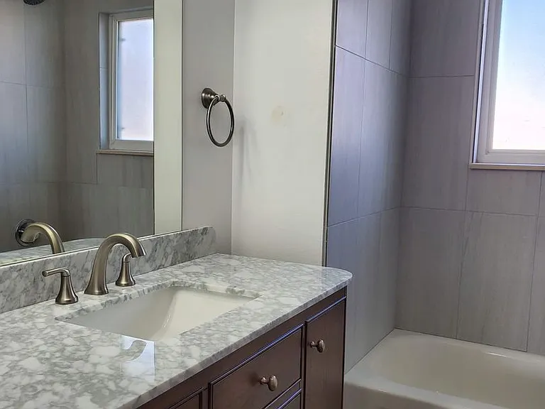 2377 Shawnee Dr — Photo 1