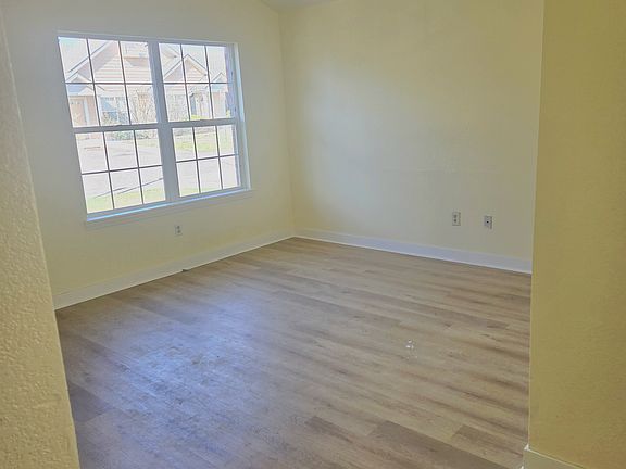 2nd image of 1758 Eagle St APT B