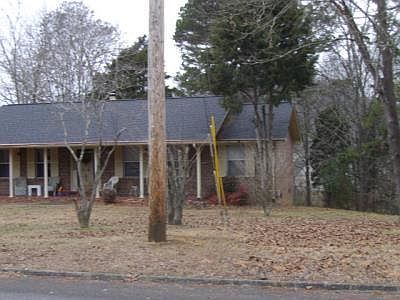 3rd image of 401 Oakleaf Cir