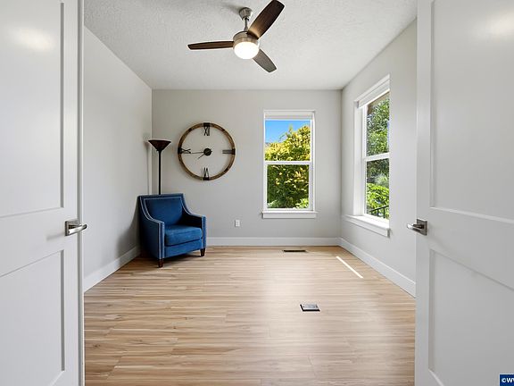 4th image of 5821 Blanco Ct S