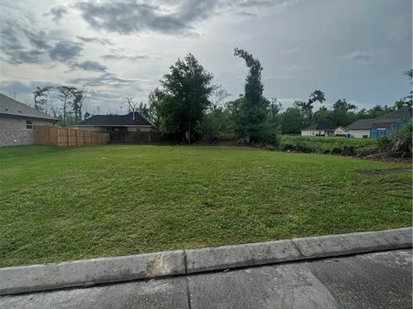 405 Ashton Oaks Ln, Luling, LA 70070