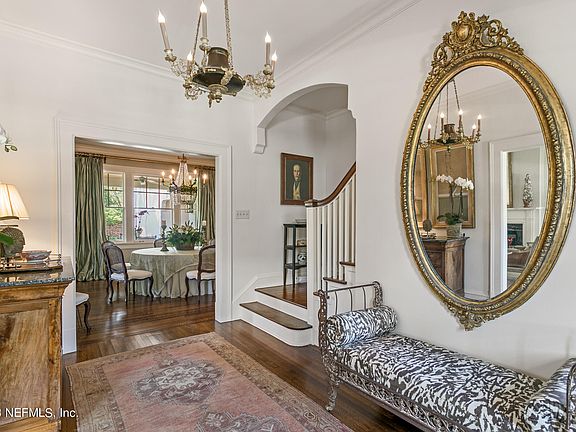 4th image of 1830 AVONDALE Circle