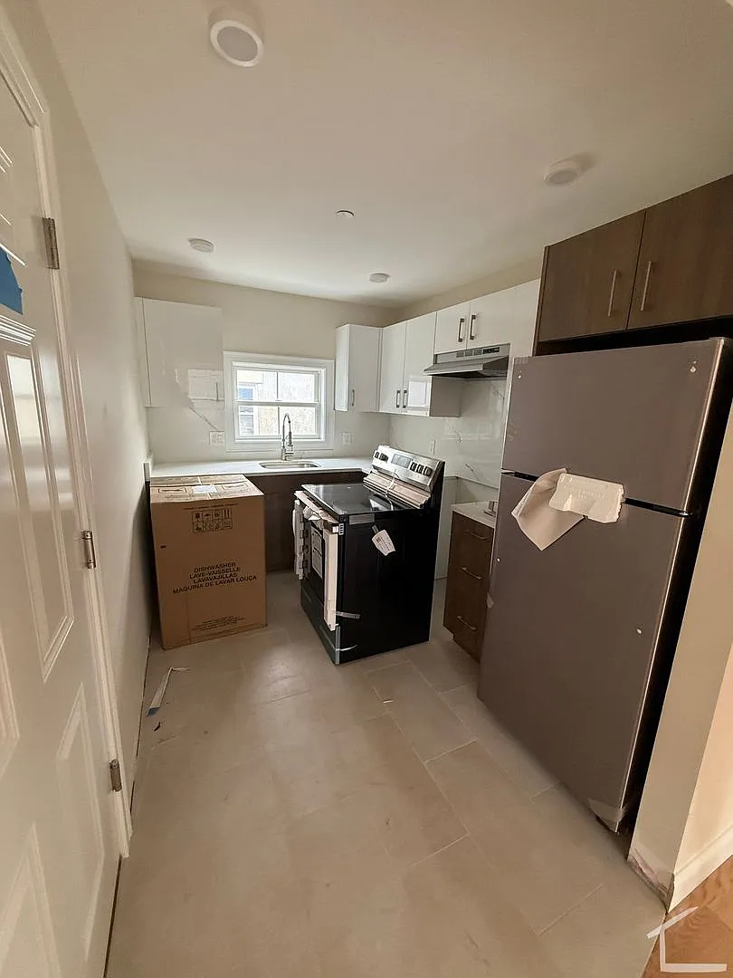 Brand new Listing in Allston Sept 15th move in — Photo 1