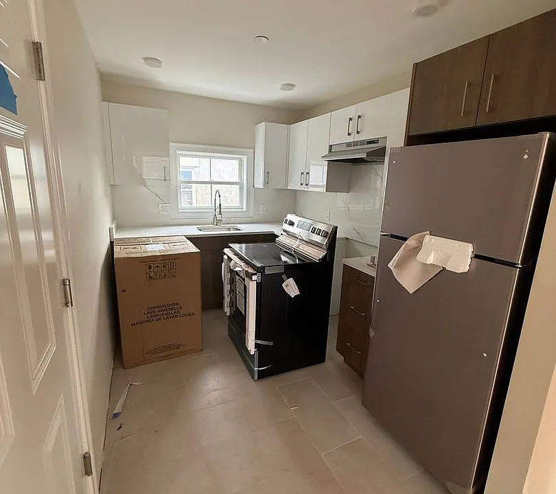 66 Ashford St #2