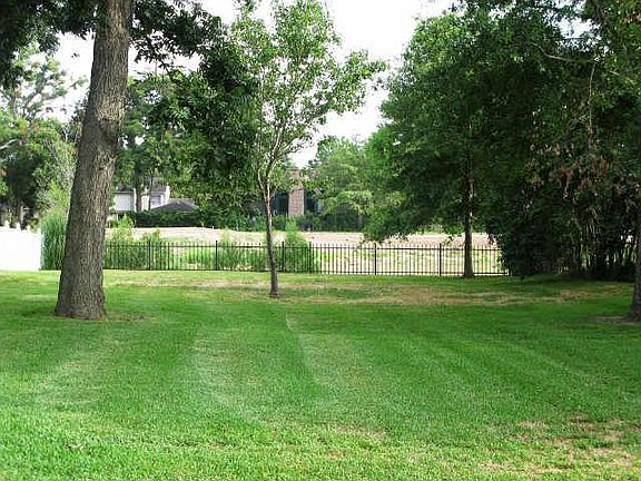 3rd image of 3302 Shady Glen Ln