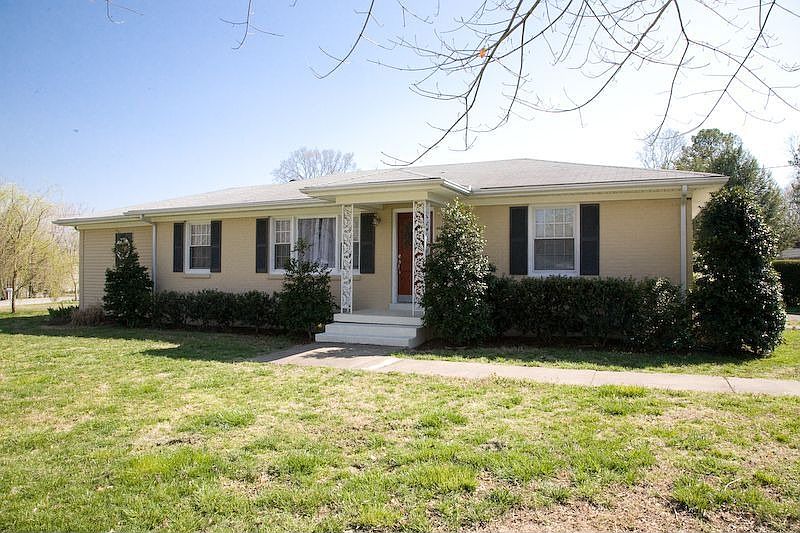 Front of house & front yard