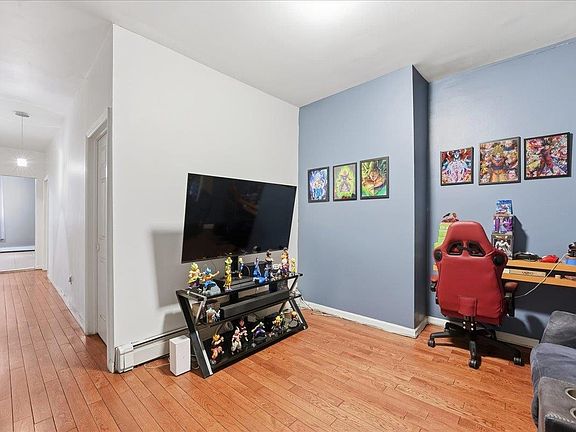 5th image of 1612 West St