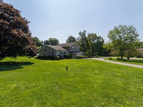 4th image of 35 Walnut Dr