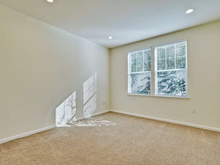 Encinal Place Apartments — Photo 20