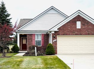 9355 Sand Hill Dr, Grand Blanc, MI 48439