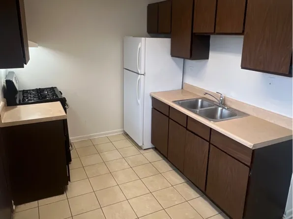 1740 North Ave #14, Waukegan, IL 60085