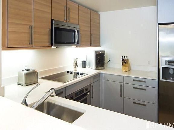 4th image of 555 4th St Unit 526