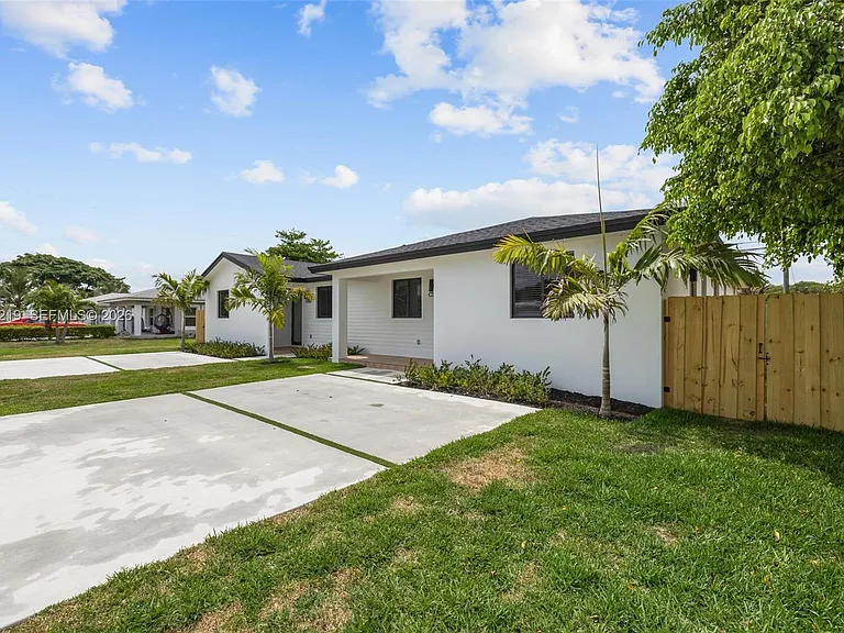 11088 SW 219th St — Photo 3
