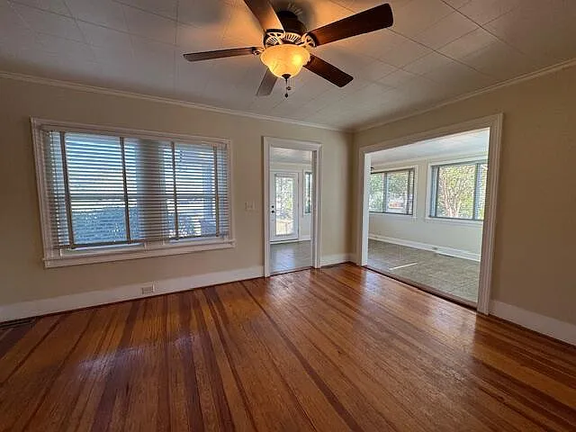 816 York St NE — Photo 8