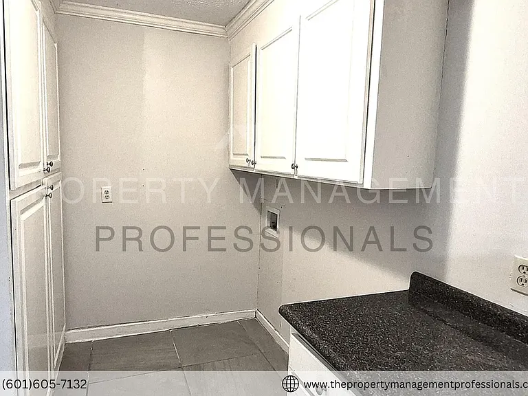 1102 Martin Dr — Photo 10