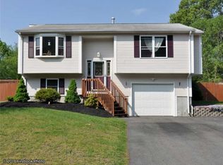 7 Haywood Rd, Coventry, RI 02816