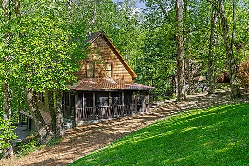 120 Bay Dr Photo 1