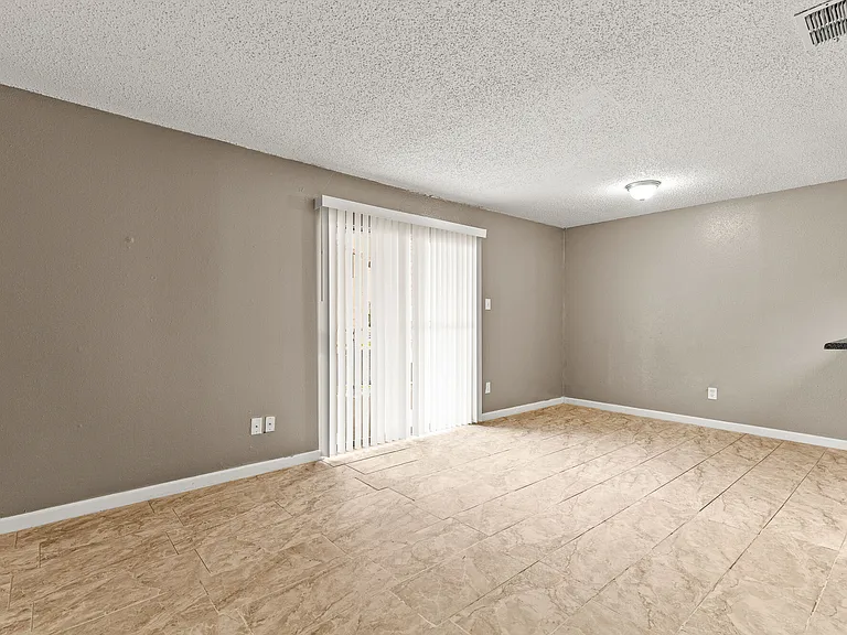 Towne East Village Apartment Homes — Photo 31