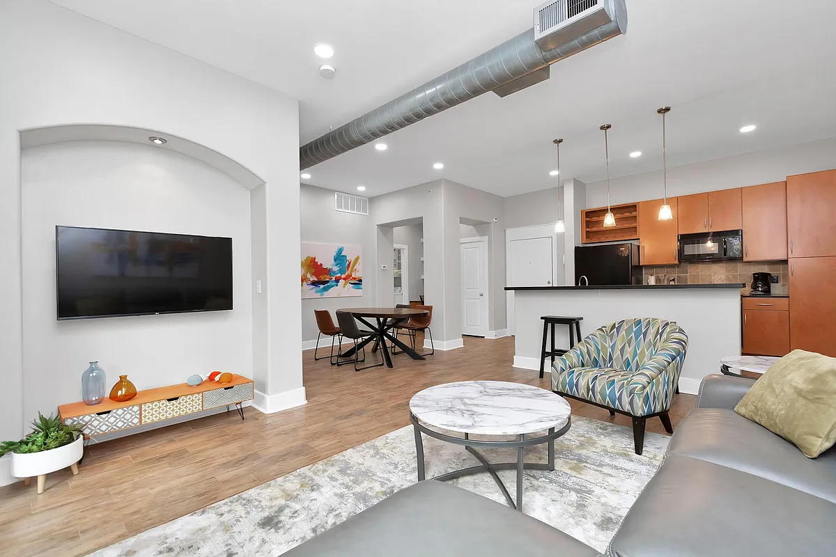 Building Photo - 1901 Post Oak Blvd #3113