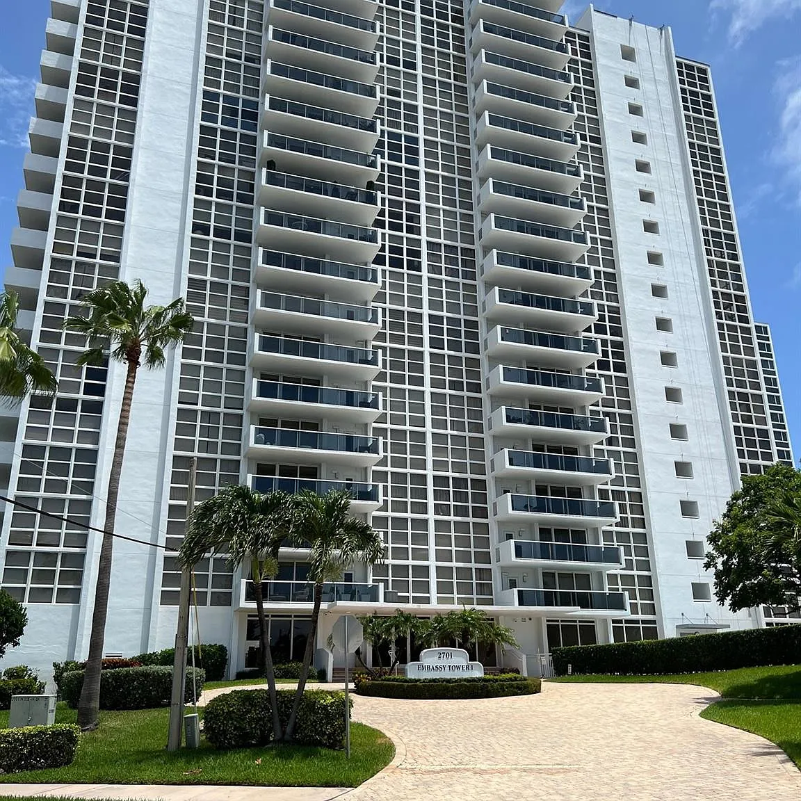 Embassy Tower 1 — Photo 1