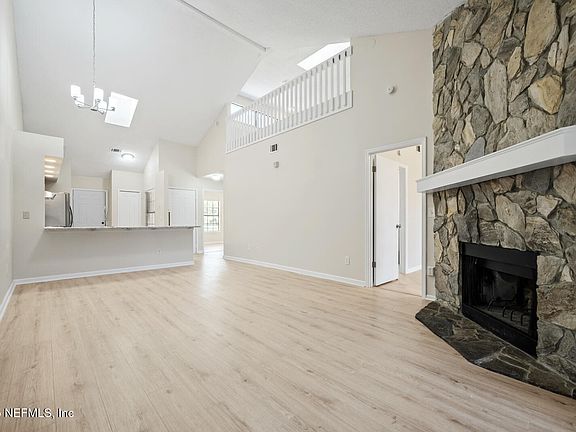 3rd image of 8024 MARSEILLES Drive
