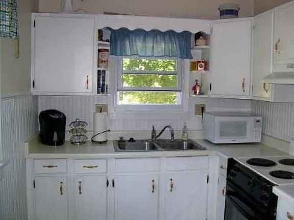 5th image of 805 Thomas St