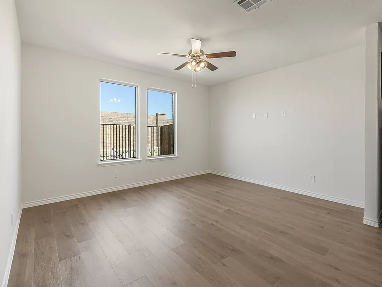 752 Thorn Creek Dr — Photo 18