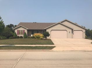 2715 Sussex Rd, Green Bay, WI 54311