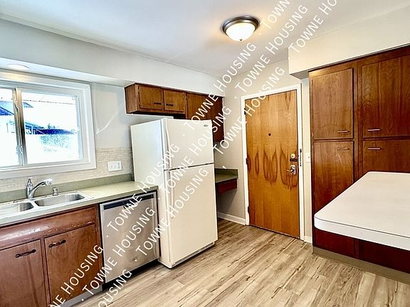 3rd image of 4493 S Buffalo St #3