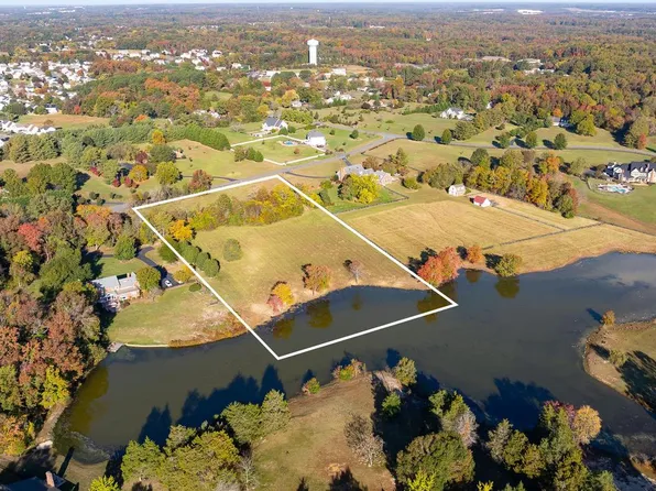 22 Fitzhughs Trl, Fredericksburg, VA 22405