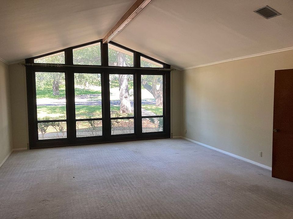 1st image of 105 W Mimosa Cir