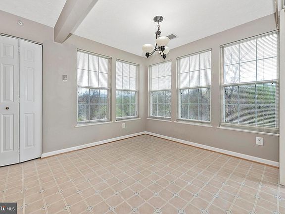 4th image of 903 Blue Leaf Ct #6-2B