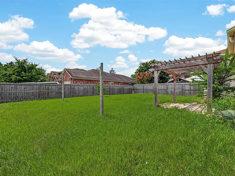 18203 Winding Timbers Ln — Photo 33