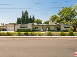 22602 Hatteras St, Woodland Hills, CA 91367